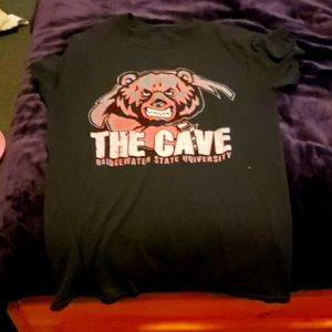 I am selling this t-shirt from a basketball game that I got but it don't fit me.